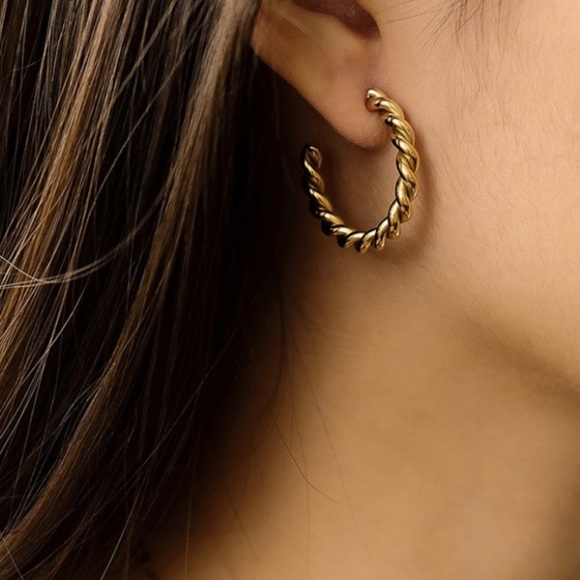 Twist Thick Hoop Earrings | Gold Plated Stainless Steel - Picture 4 of 4